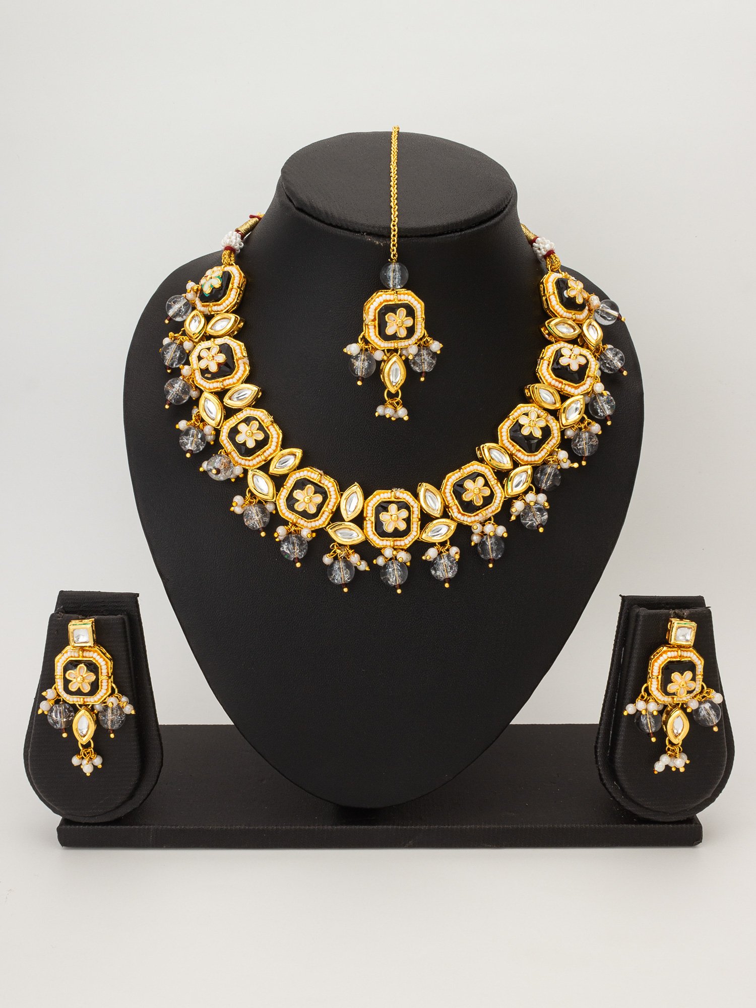 Golden Blossom Necklace Set – The Perfect Blend of Nature and Elegance