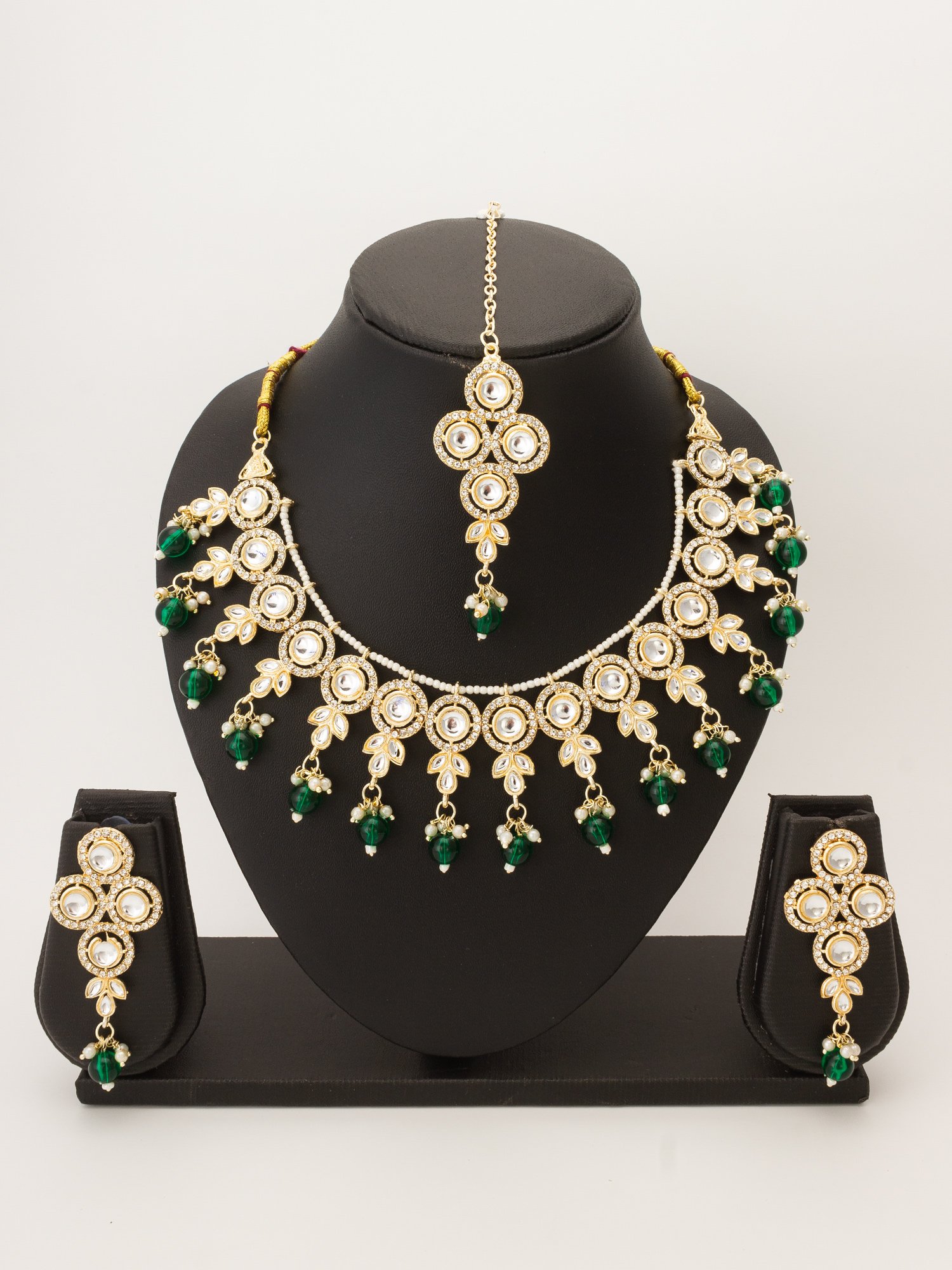 Golden Elegance Necklace Set – Graceful Design, Endless Charm